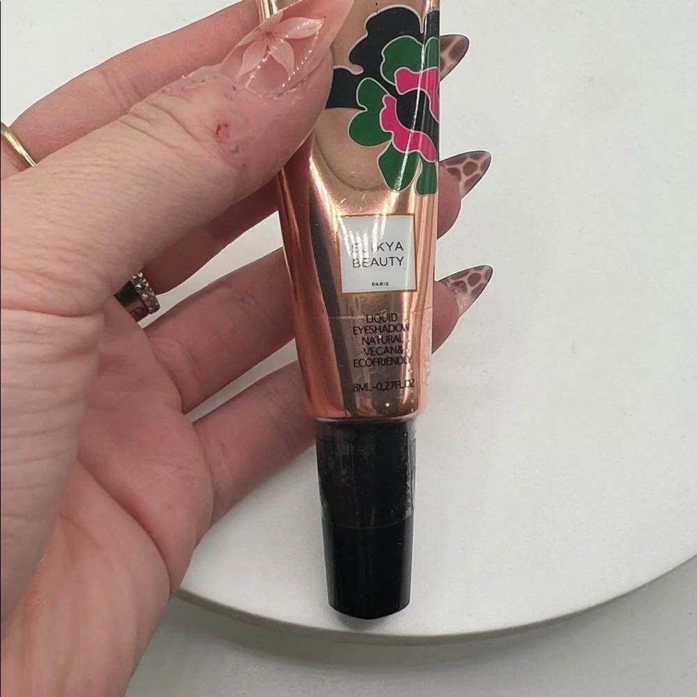 Elikya Beauty Liquid Eyeshadow